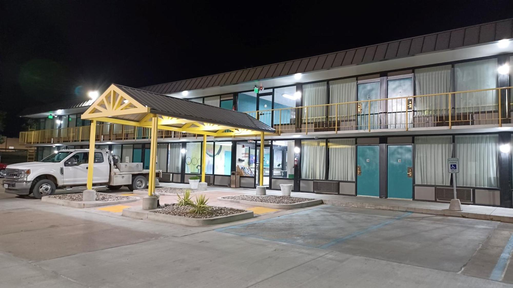 Econo Lodge Oak Grove-Blue Springs Dış mekan fotoğraf